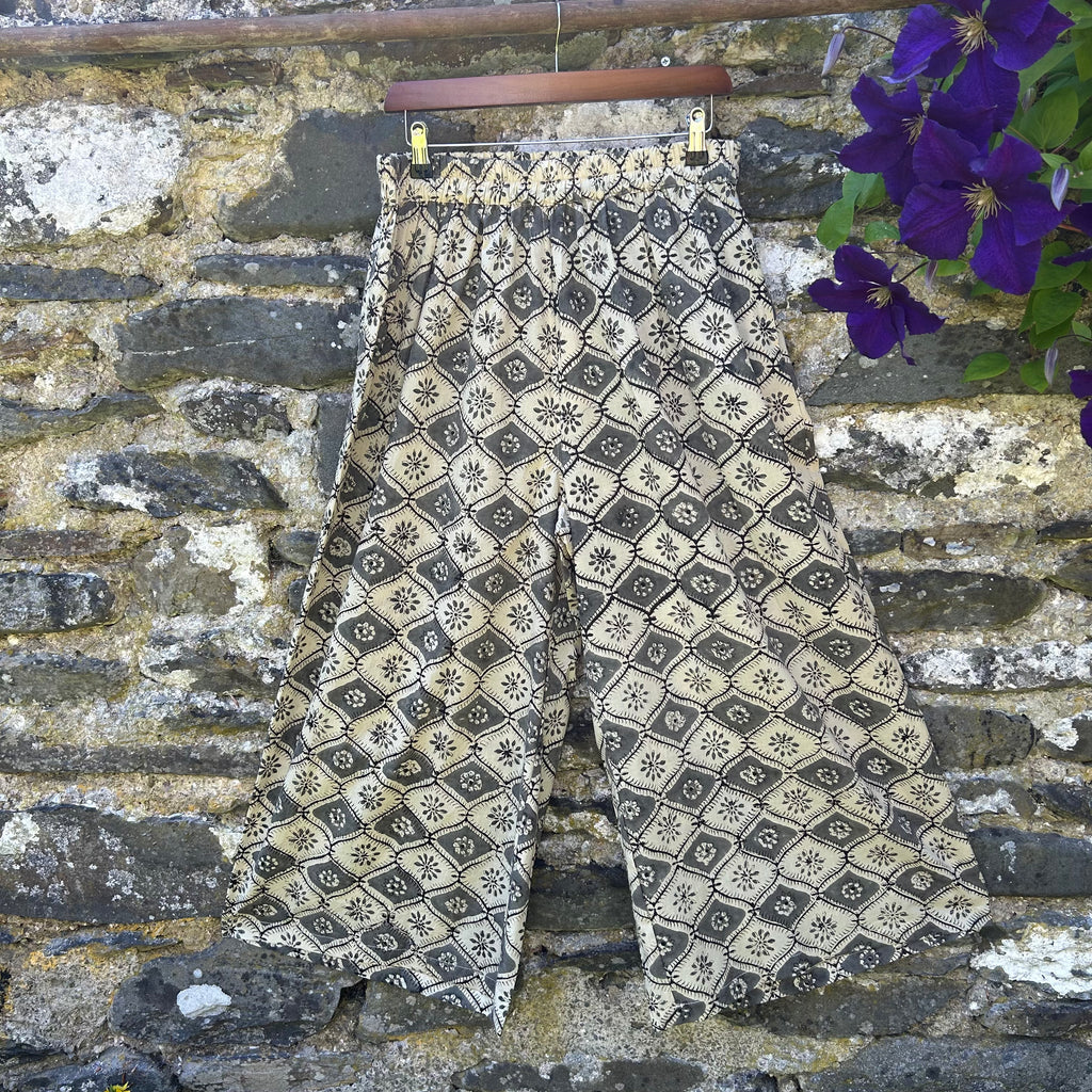 Haf Trousers – Stone Lattice