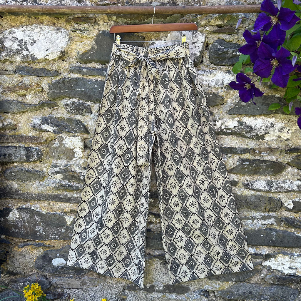 Sanganer Trousers – Stone Lattice